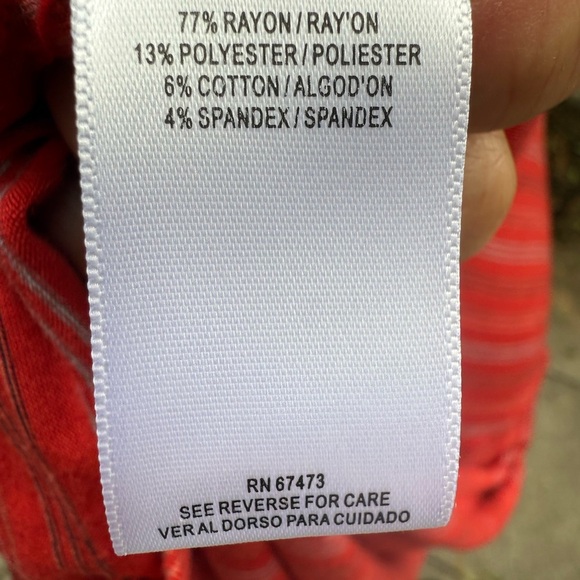 Elegant Red V-Neck Dress - Picture 7 of 9